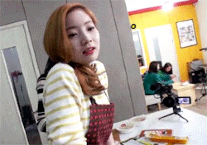 someone please teach dahyun how to turn on a stove